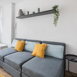 spacious-2-br-apartment-hamburg.hamburg-hotels-de.com/